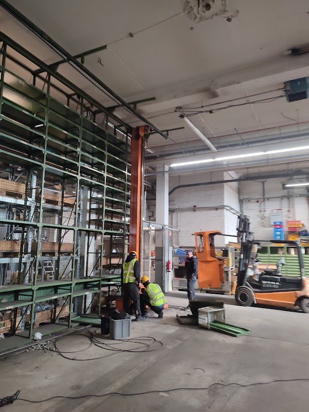 Demontage Industrieregal